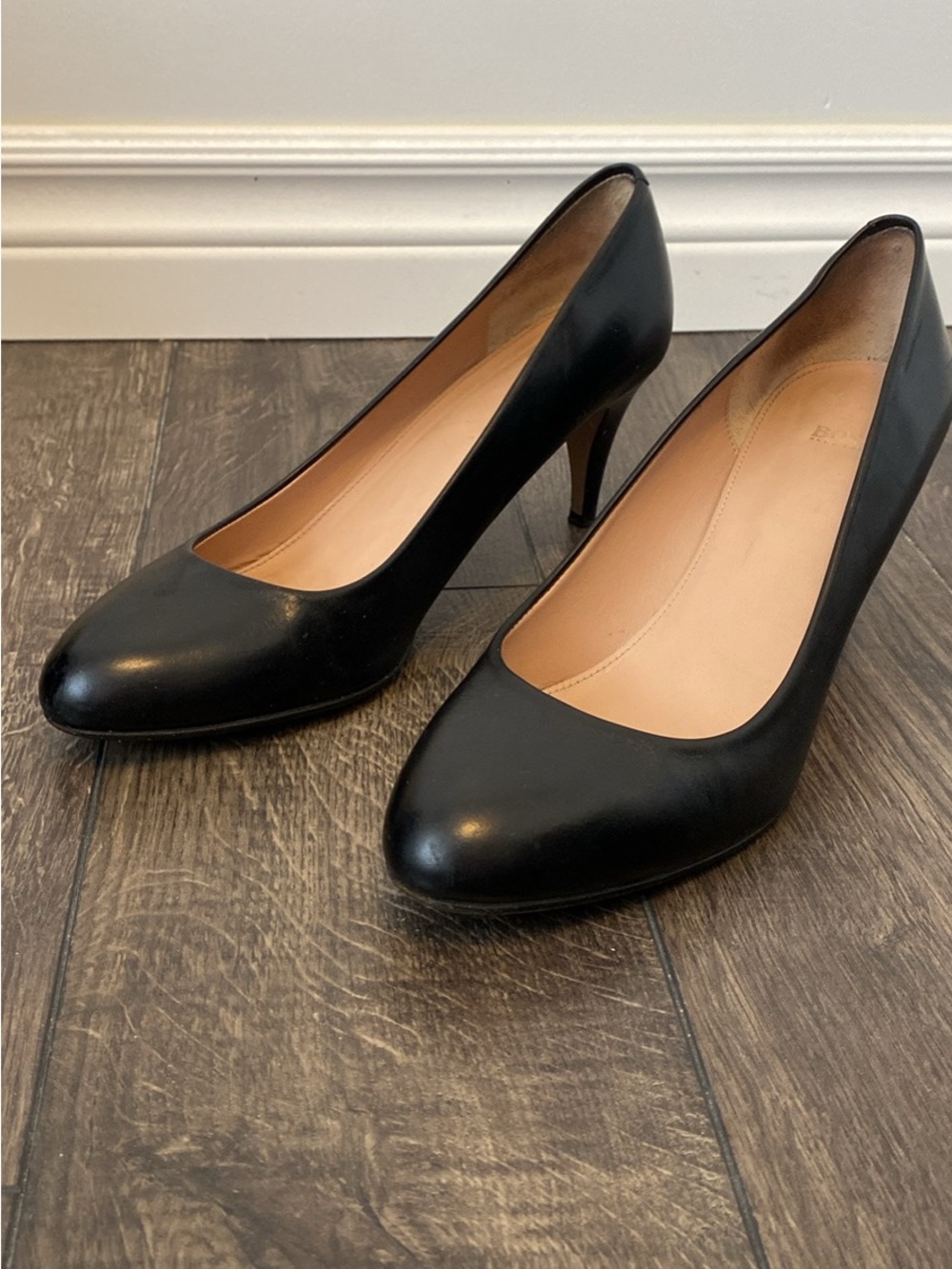 Hugo Boss Black Leather Mid-Heel Pumps